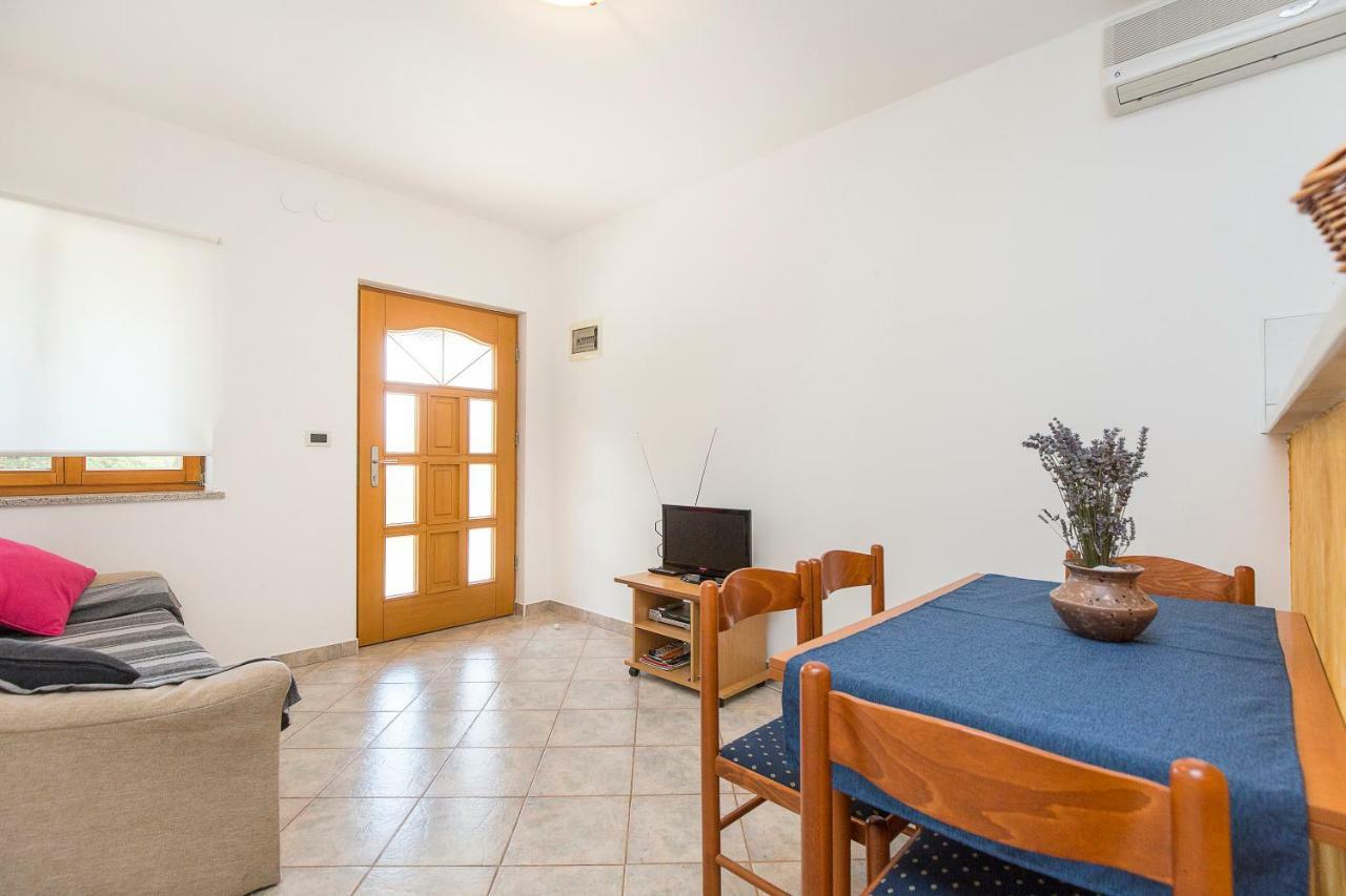 Apartment Ana *